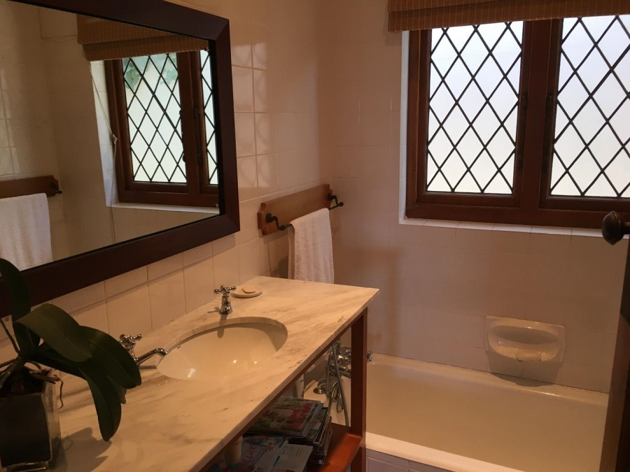 To Let 4 Bedroom Property for Rent in Fresnaye Western Cape